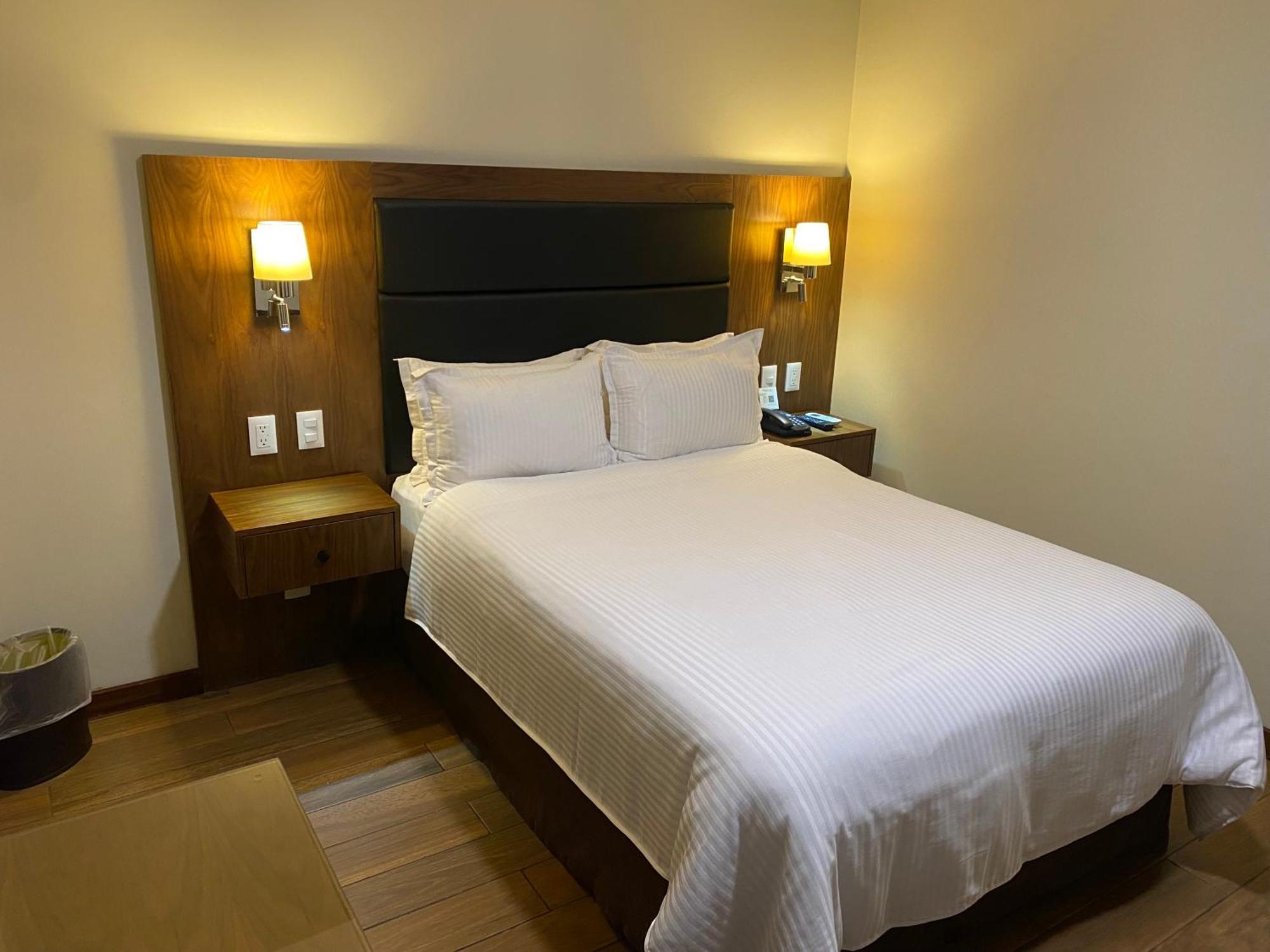 Отель Wyndham Garden Mexico Reforma Экстерьер фото